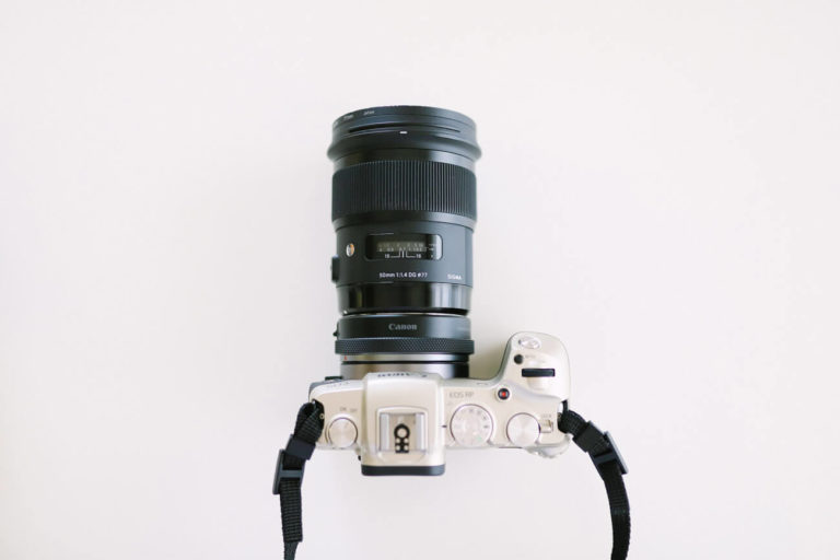 Canonのフルサイズミラーレスカメラ「EOS RP GOLD」のRF35mmレンズ