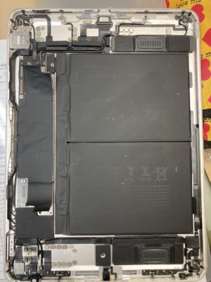 iPad Air 第5世代のバッテリー交換を行いました！ | リペアフォースは