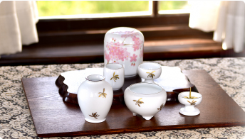 染錦菖蒲）飾り皿|有田焼の老舗-香蘭社オンラインショップ