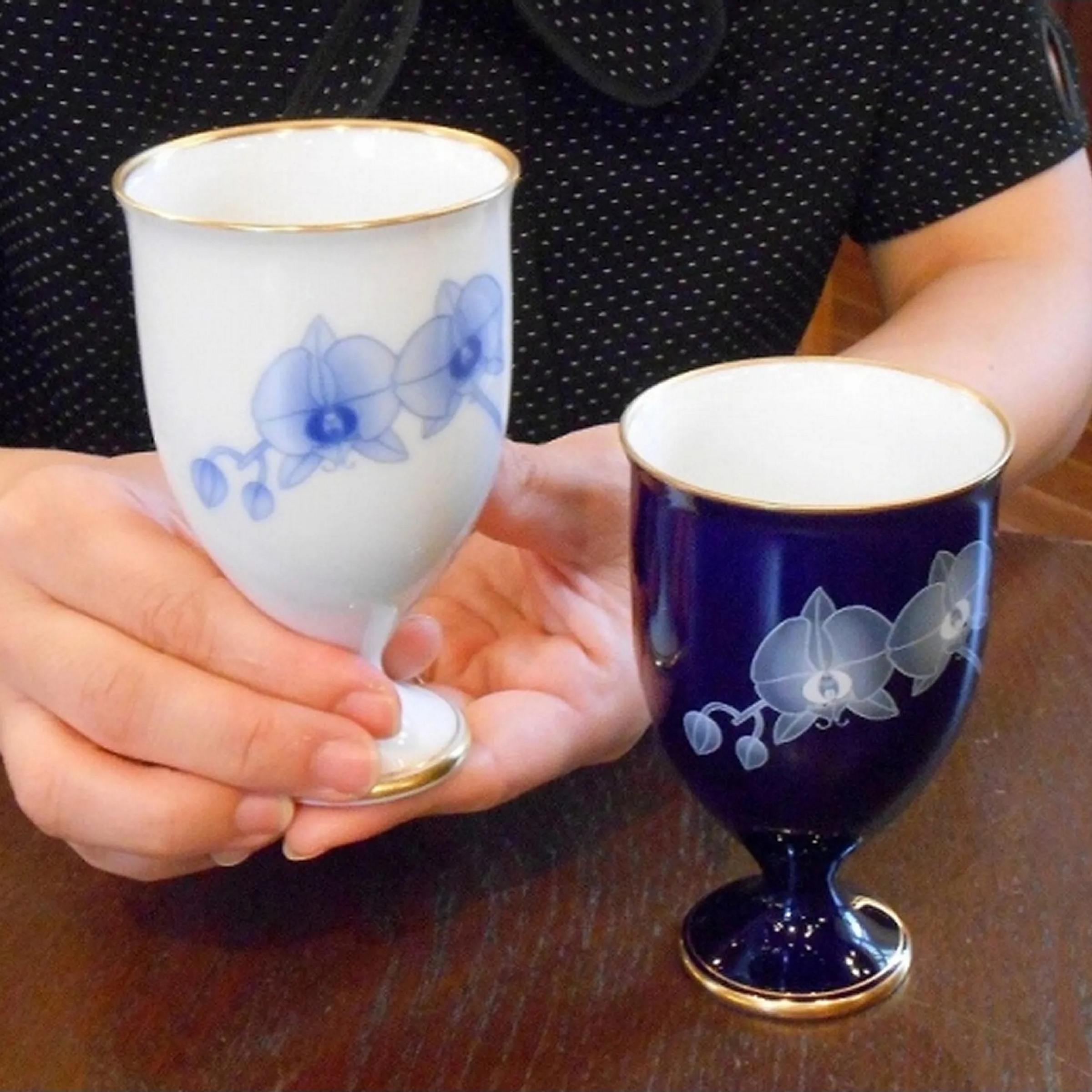 胡蝶蘭）ペアワインカップ|有田焼の老舗-香蘭社オンラインショップ