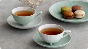 染錦菖蒲）飾り皿|有田焼の老舗-香蘭社オンラインショップ