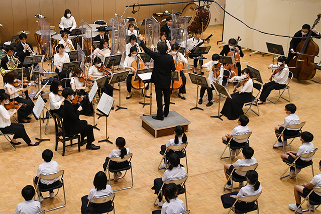 附属天王寺小学校の児童がオーケストラの生演奏を鑑賞 | 国立大学法人