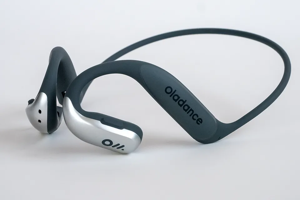Oladance OWS Sports：耳を塞がずIPX8の防水に15時間再生のバッテリー