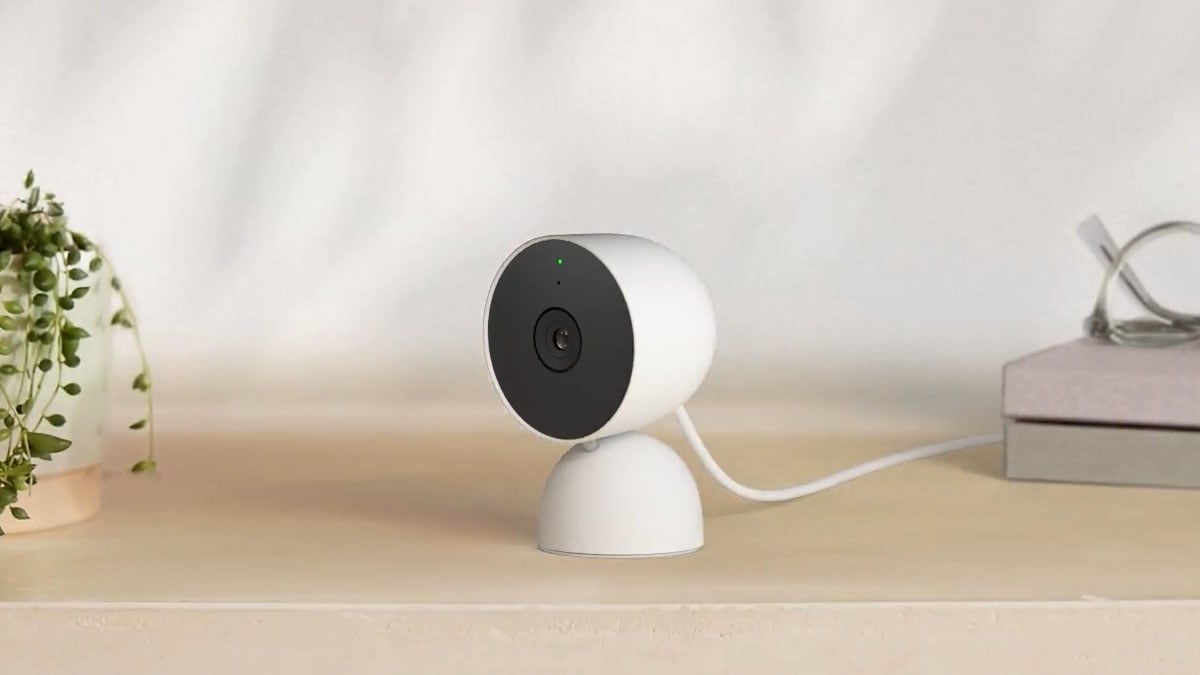 Google、スマートカメラGoogle Nest Camの屋内用 / 電源アダプター式を