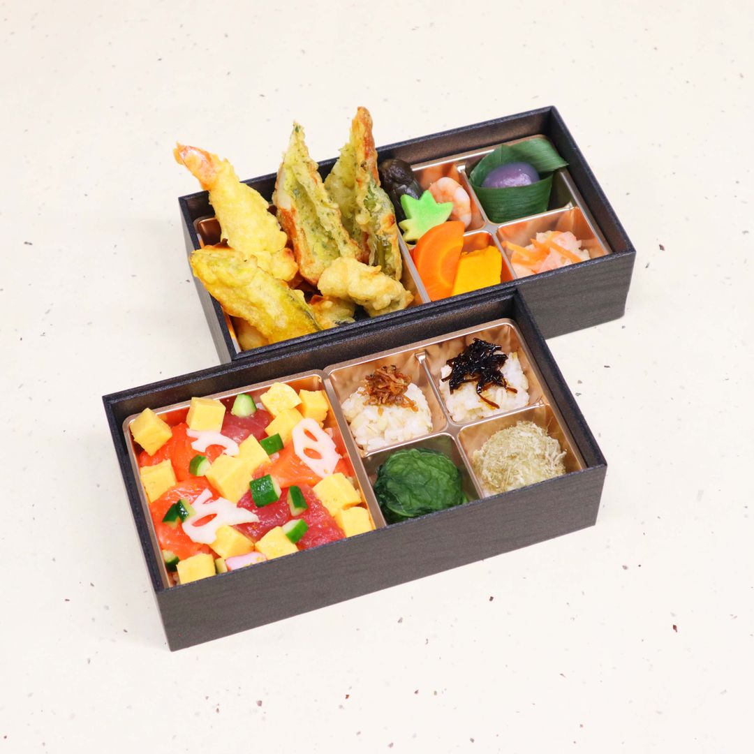 発泡製折箱共蓋付 黒久松 2段 カップ(小鉢65・懐石88角)2ケ用の容器