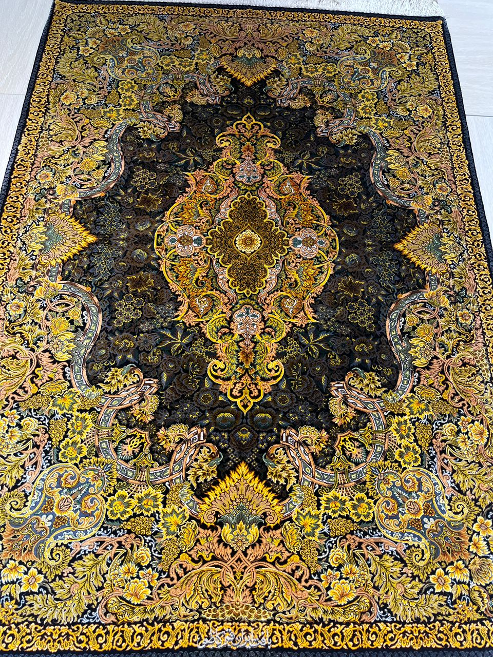 高級ペルシャ絨毯クム産シルク100％ カズミ工房 152×107cm（FN-10018