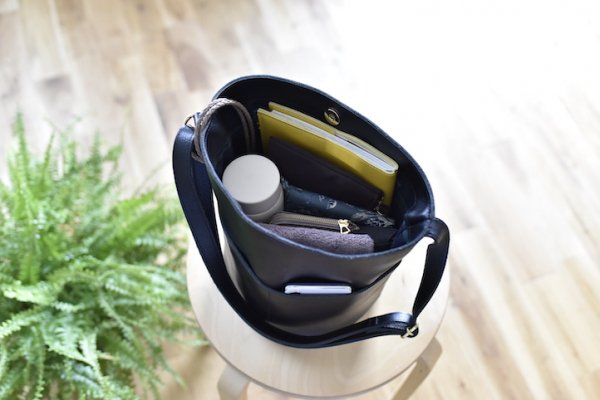 こだわりレザーのバケツバッグ – OURHOME