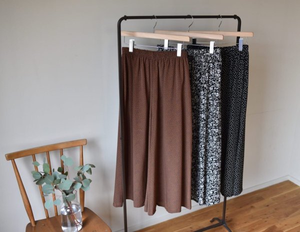 ゆったりフレアワイドパンツ – OURHOME