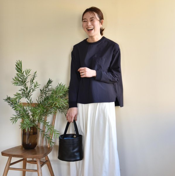 ハリ感素材のきれいめプルオーバー – OURHOME