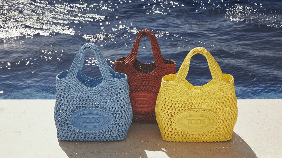 ラフィア風バッグもサンダルも日本限定のイエローが狙い目【トッズ