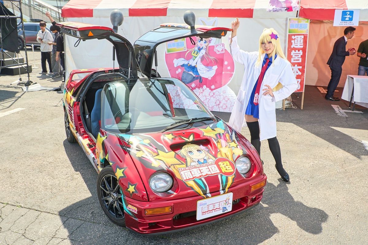 お台場痛車天国2025」開催！約1000台の痛車とコスプレイヤーが集結