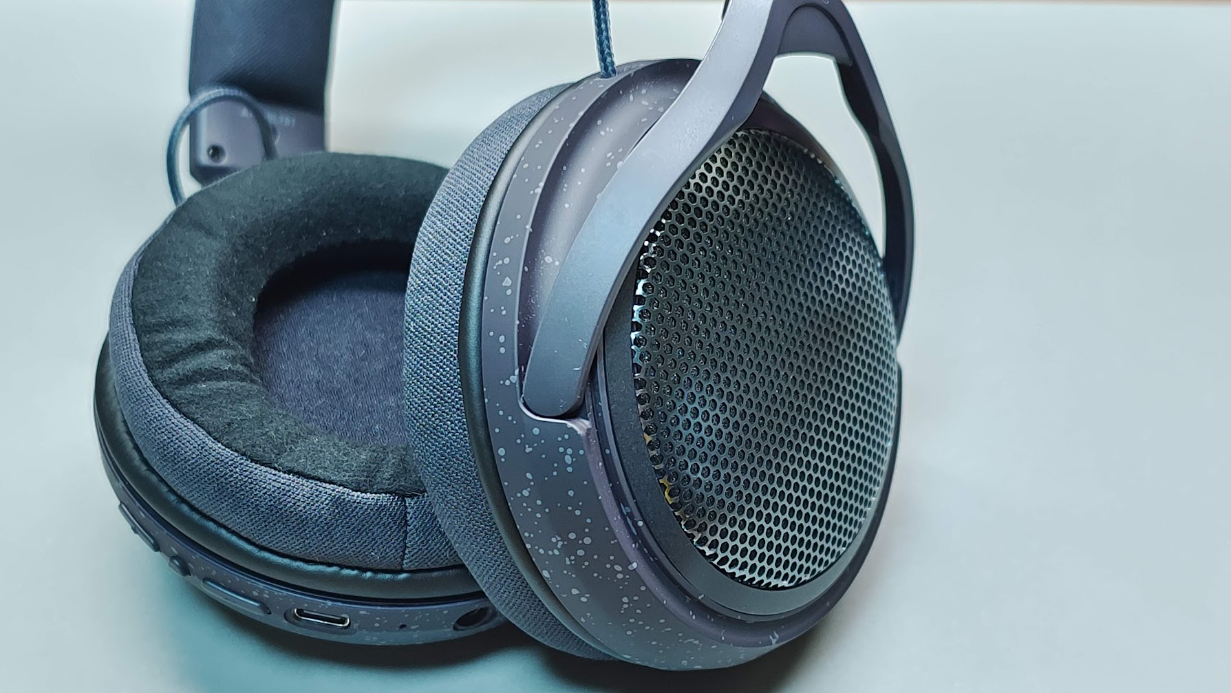 軽すぎる装着感「ATH-HL7BT」レビュー【Bluetoothヘッドホン】