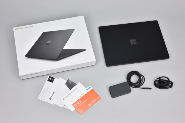 マイクロソフト『Surface Laptop 2』レビュー ブラックカラーの存在感