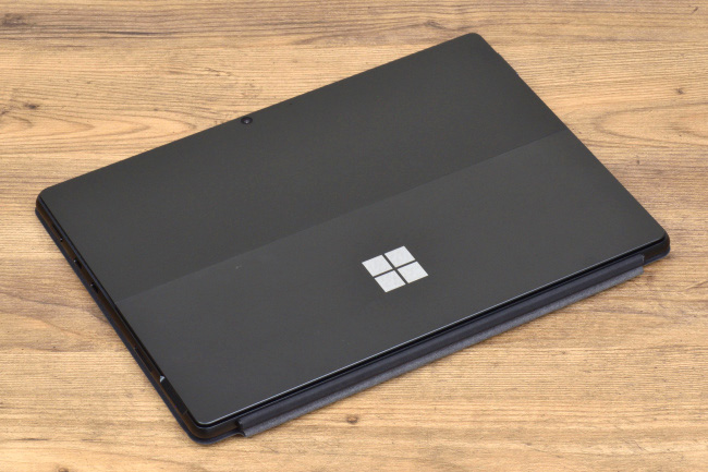 マイクロソフト Surface Pro 8 レビュー：洗練されたデザインで