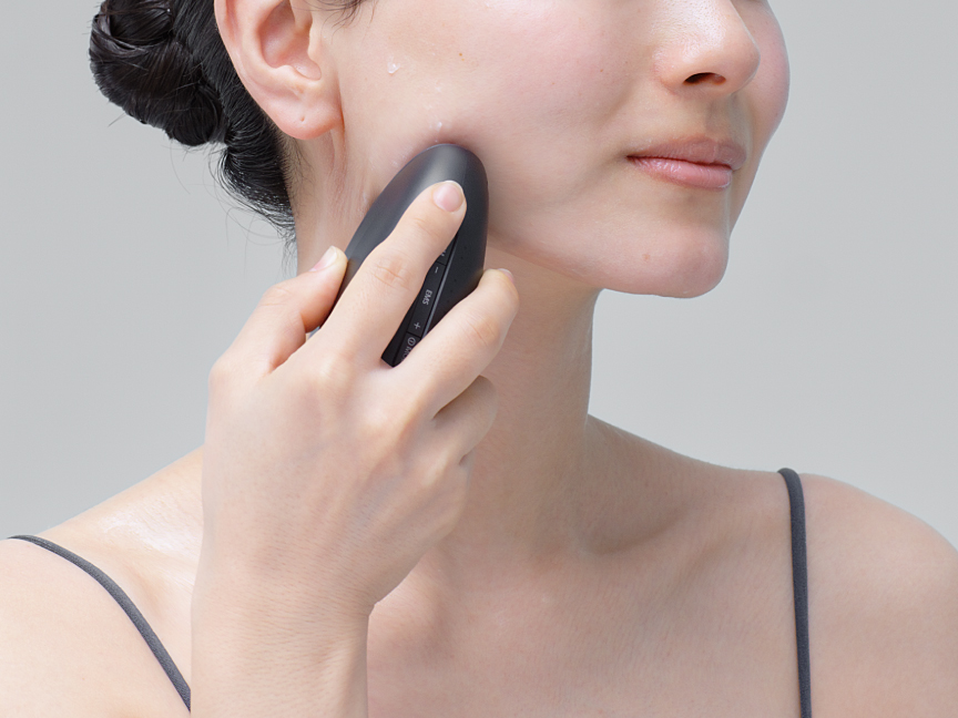 使い方 | 特長 リフトケア※1美顔器 バイタリフト かっさ EH-SP86