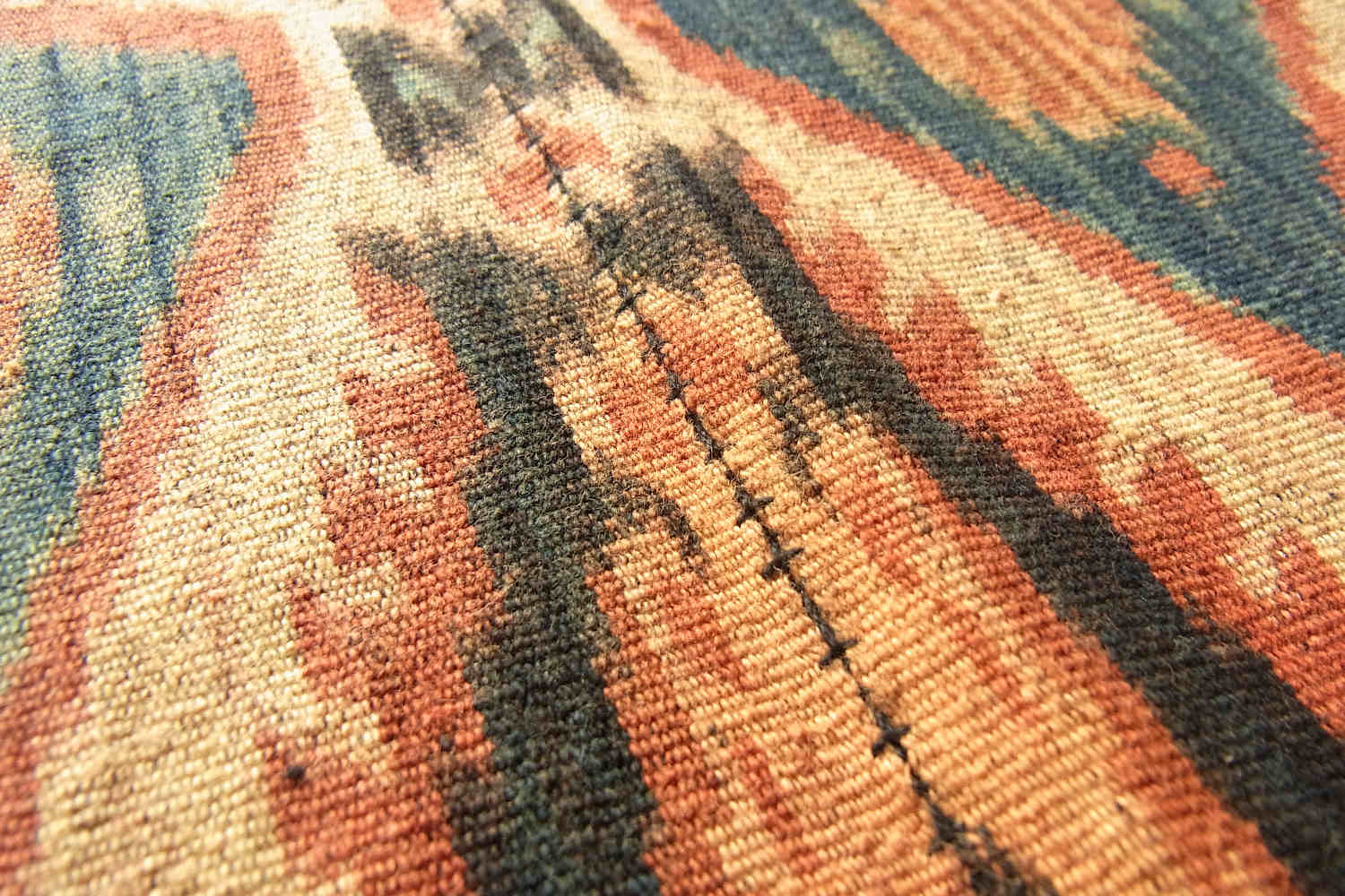 スンバ島イカット（ヒンギー）No.T-ISI-070|手紡ぎ綿と天然染料による