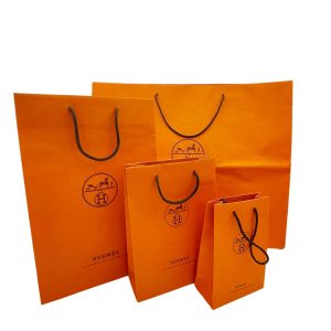 エルメスにはオレンジのショッパー以外に黒い紙袋もある？そして第3の