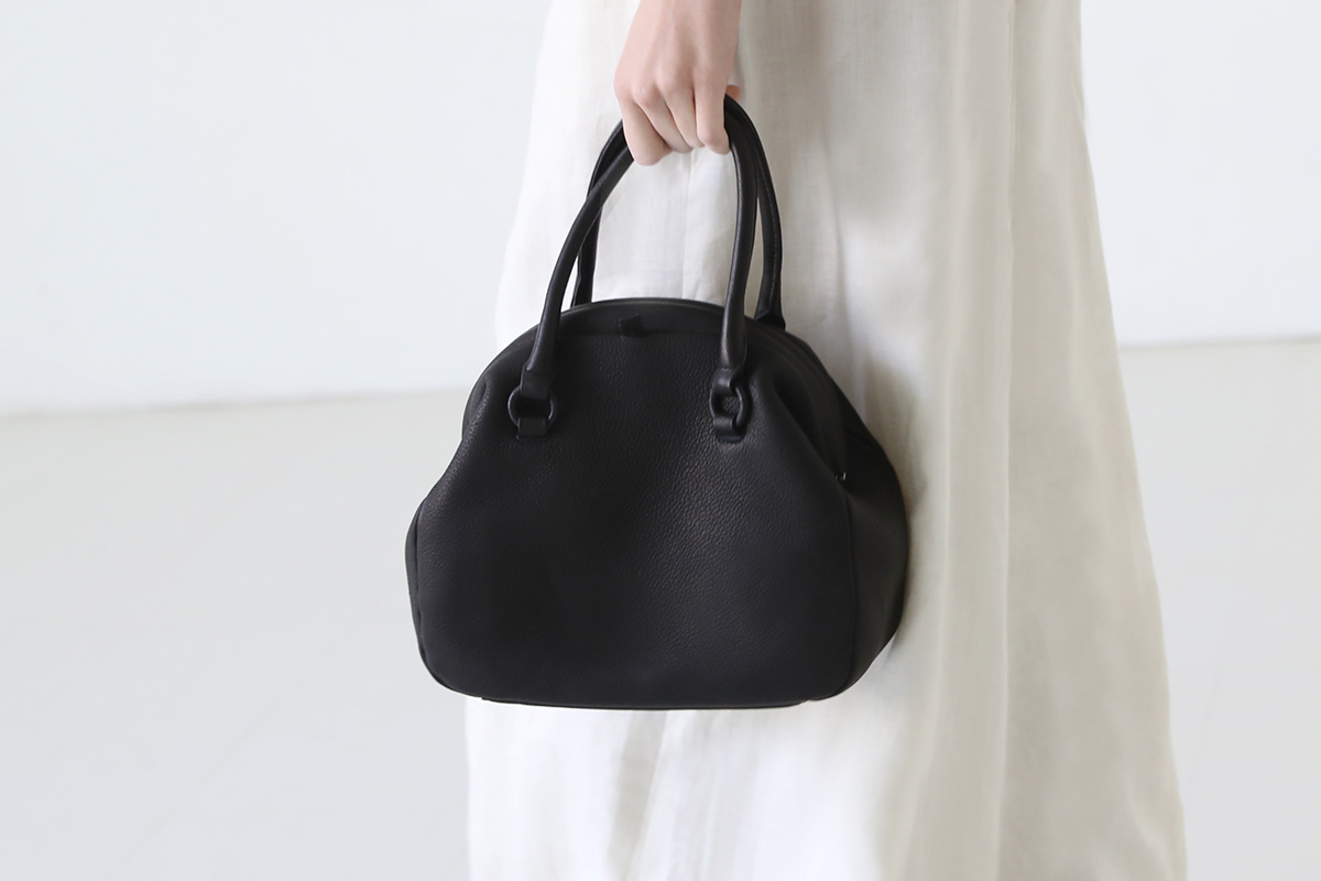 Mochi モチ mini gama bag [black]