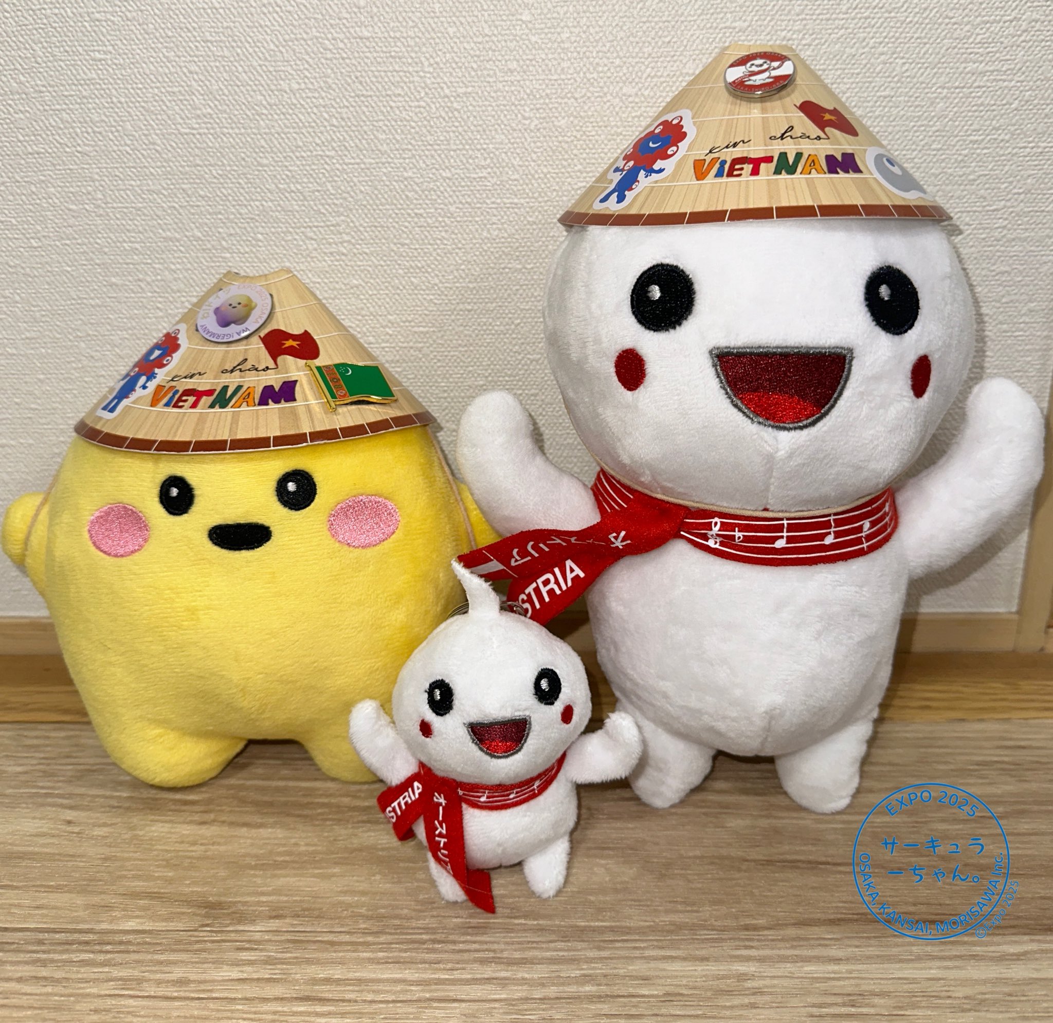 EXPO2025大阪・関西万博オーストリア館ぬいぐるみアカシロアカとグッズ