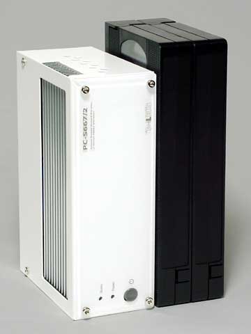 イーレッツ、ファンレス仕様のサーバー向け小型PC