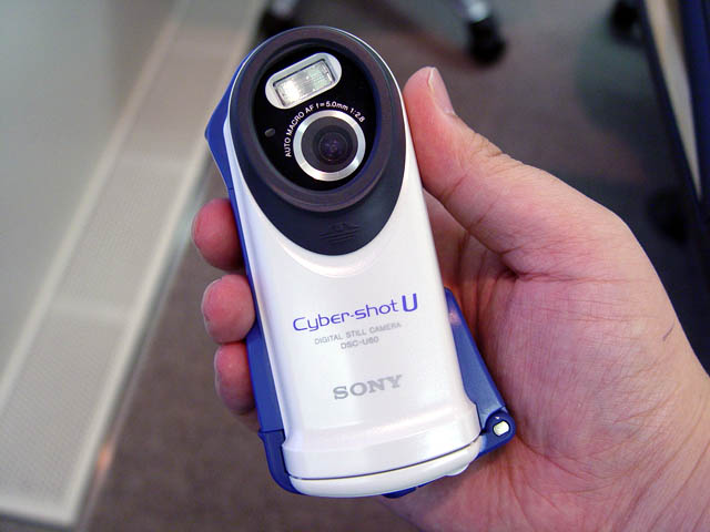 ソニー、水深1.5mで撮影可能な「サイバーショットU DSC-U60」