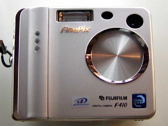 富士フイルム、新世代ハニカムCCD搭載デジカメ