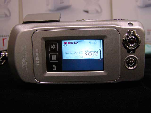 東芝、ペイント機能搭載の光学2倍/201万画素小型デジカメ「sora T-20」