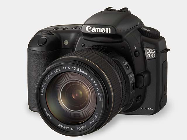 キヤノン、820万画素デジタル一眼レフ「EOS 20D」