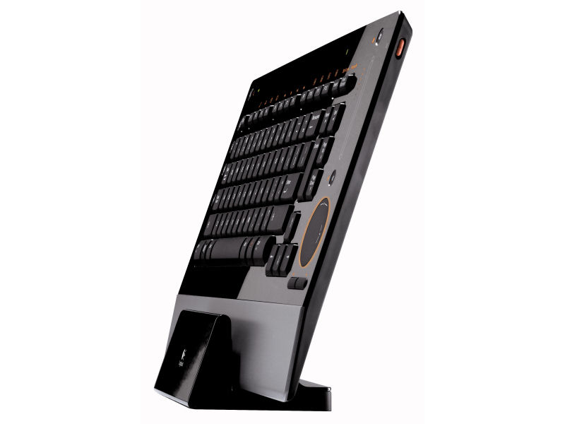 ロジクール、スタイリッシュキーボード「diNovo Edge」を国内販売