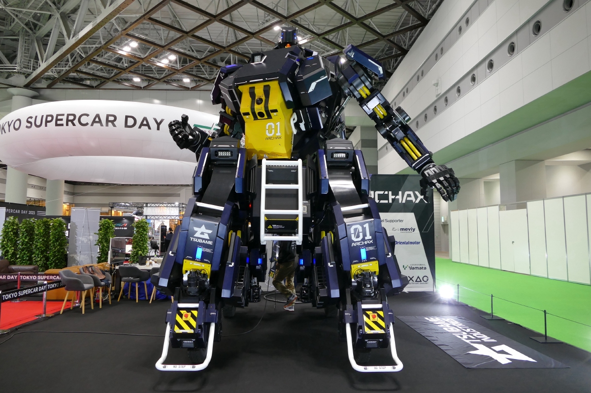 夢とロマンが詰まった4億円の搭乗ロボット「アーカックス」が見られる