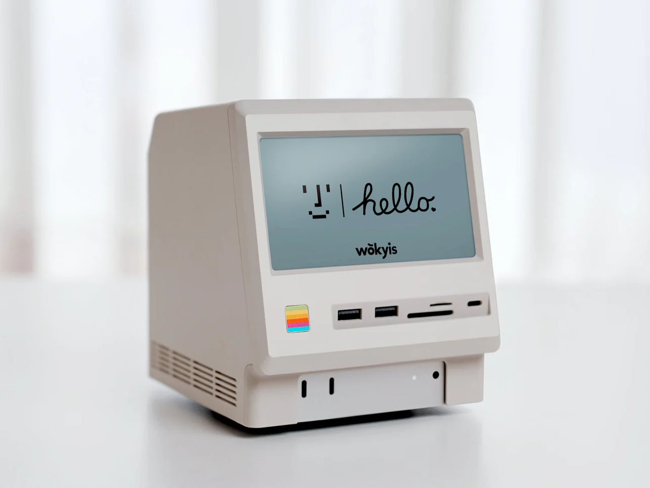 初代Macintosh風デザインのMac Mini向けドックが予約販売を開始 - PC Watch