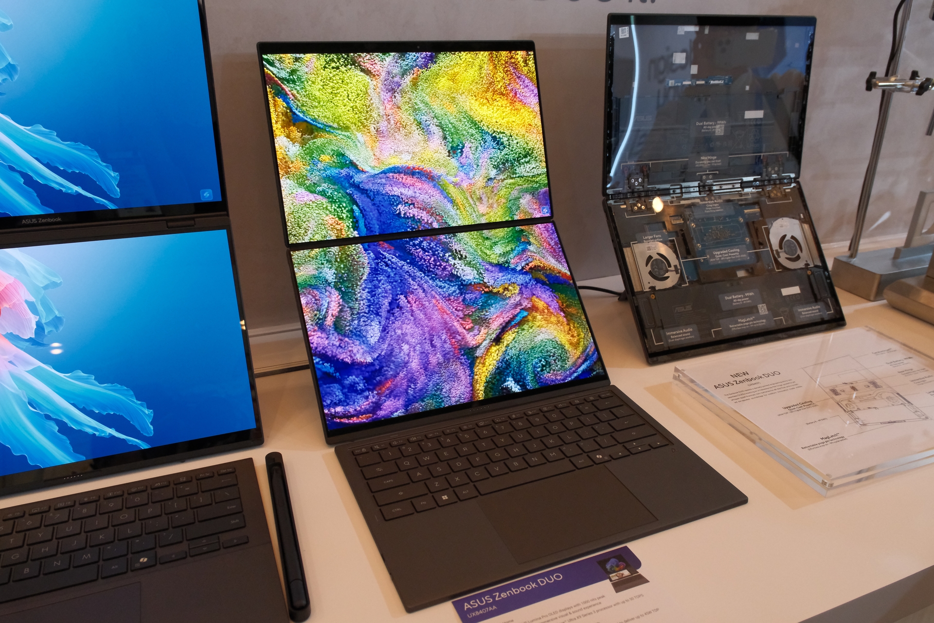 ベゼルもボディも小さくなった2画面ノートの新型「Zenbook DUO」 - PC