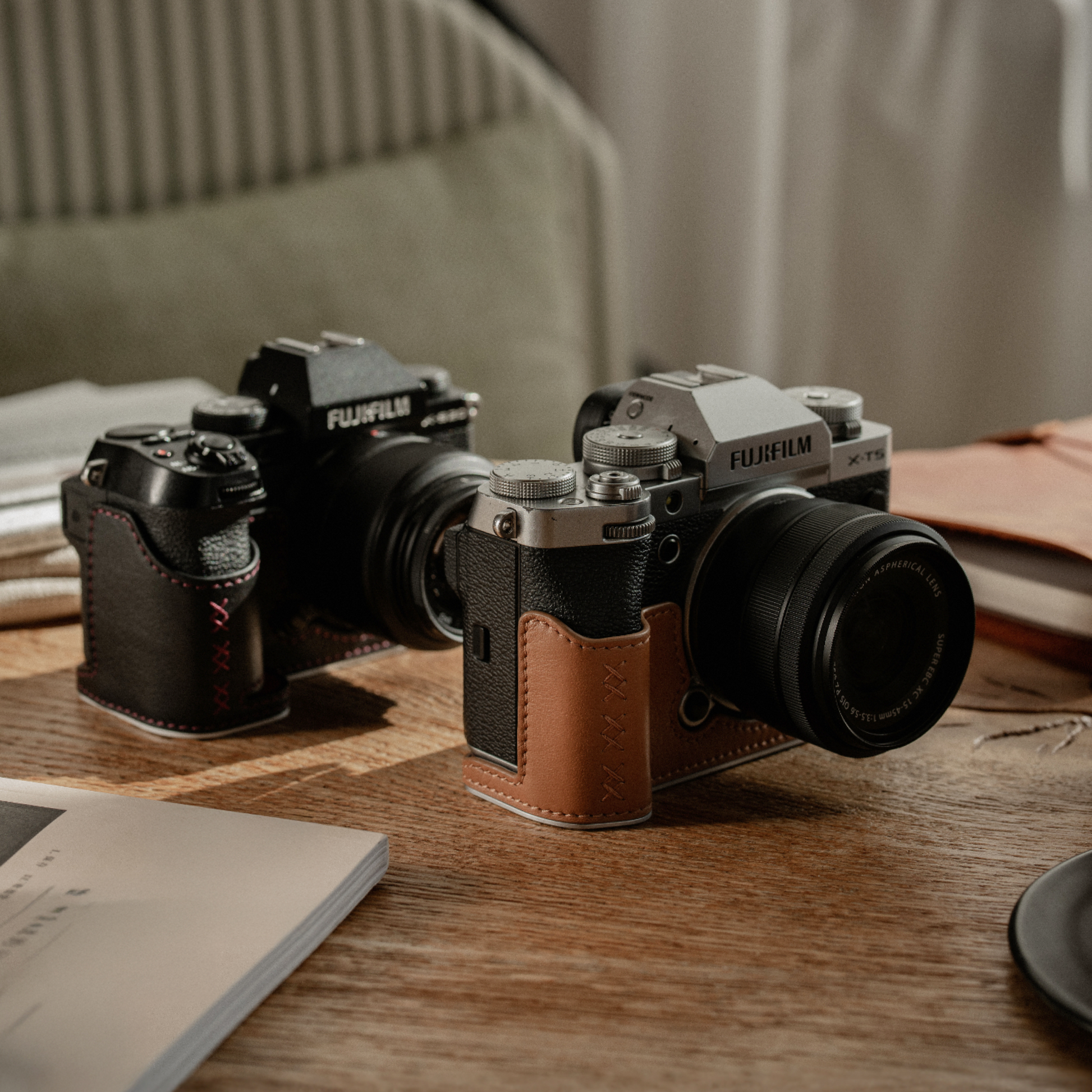 レザー カメラケース (FUJIFILM X-T5用 / クレイブラウン) – PGYTECH