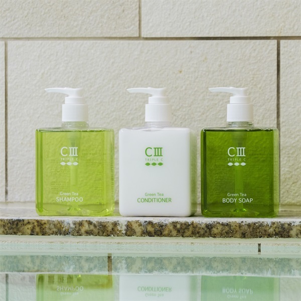 Berry。リシャンプー（緑色）×3 500ML）VIBRANT WOOD ボディクリーム