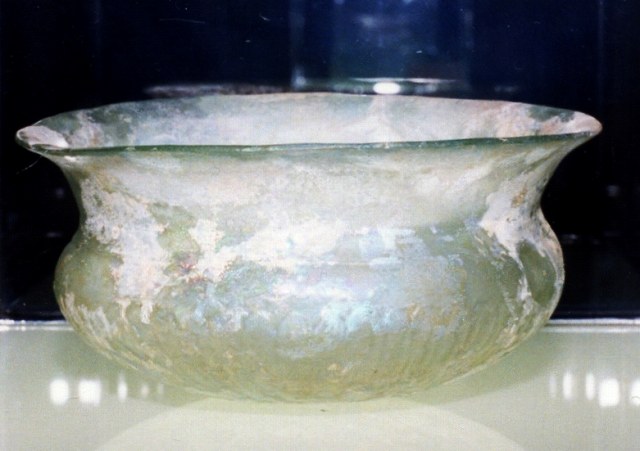 ペルシアの水瓶と白瑠璃瓶 : 写真でイスラーム