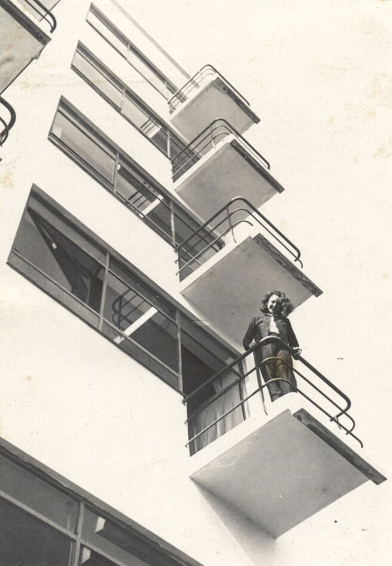 BALCONY, BAUHAUS DESSAU, 1930-1932 / Iwao Yamawaki 山脇巌 : Books