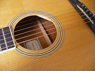 Larrivee OM-01・・・アコースティックギター : いつも遠い空を想って