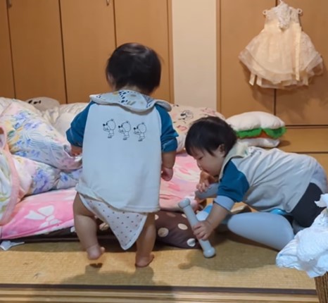 じぃじの家にお泊まり→夜10時でハイテンションな双子ちゃんに「じぃじ