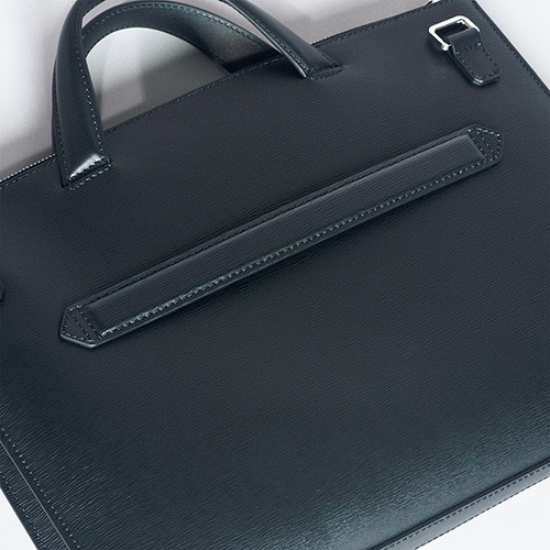 MONTBLANC端正な面持ちと高い機動性を併せ持つ超スリム仕様。【機能派