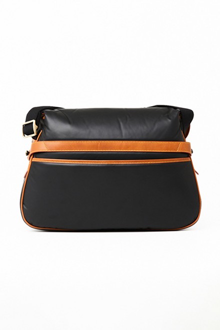 BATTUE SURPASS（バチューサーパス）キャリーオールM:アエラスタイル