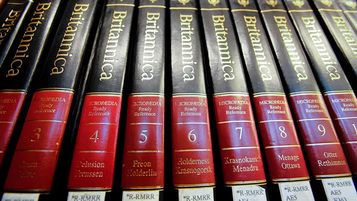 本棚壊す重さが懐かしい ネット普及で廃刊「ブリタニカ百科事典」の