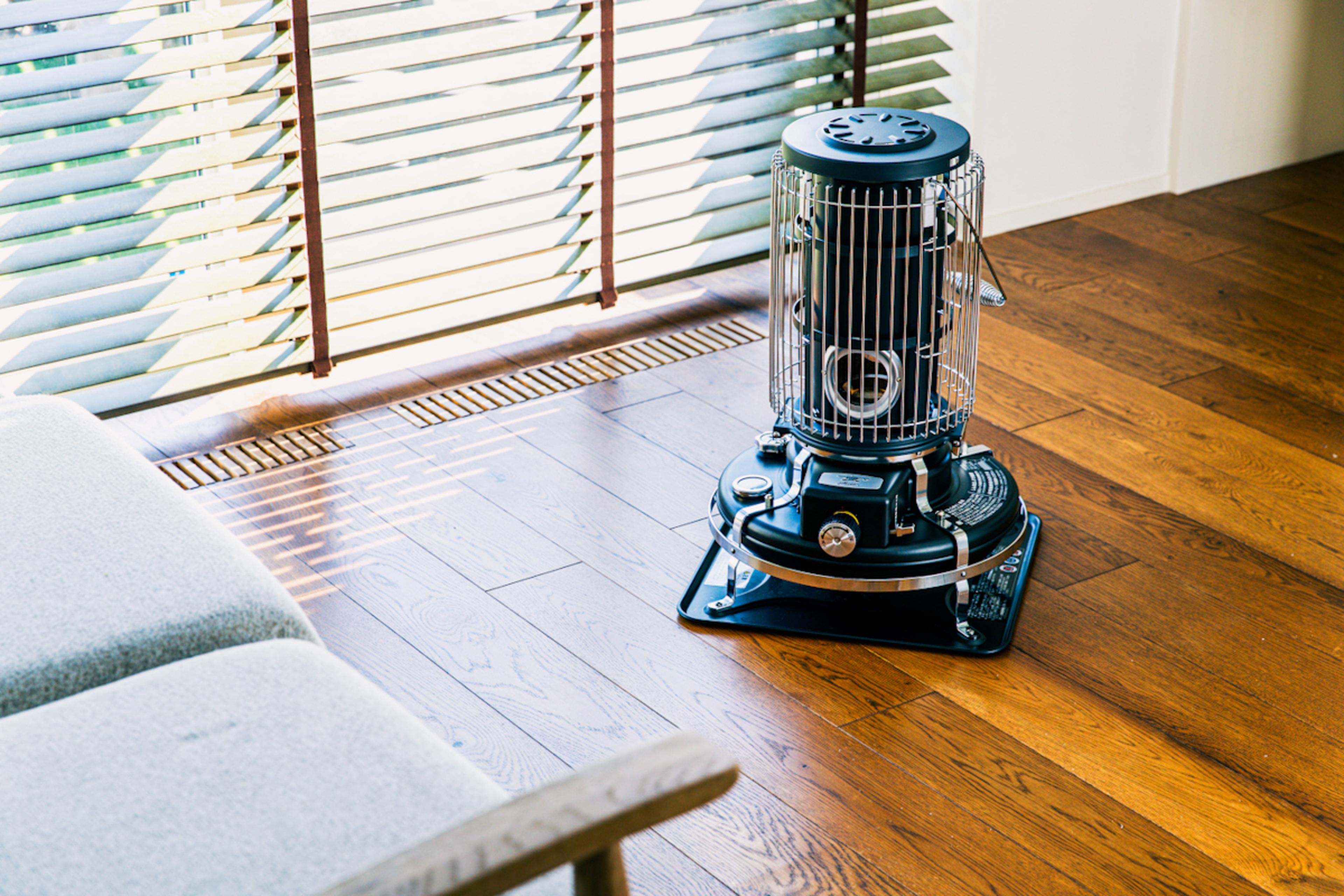 アラジン×オレンジ】 別注新色ストーブ「マットブラック」が登場