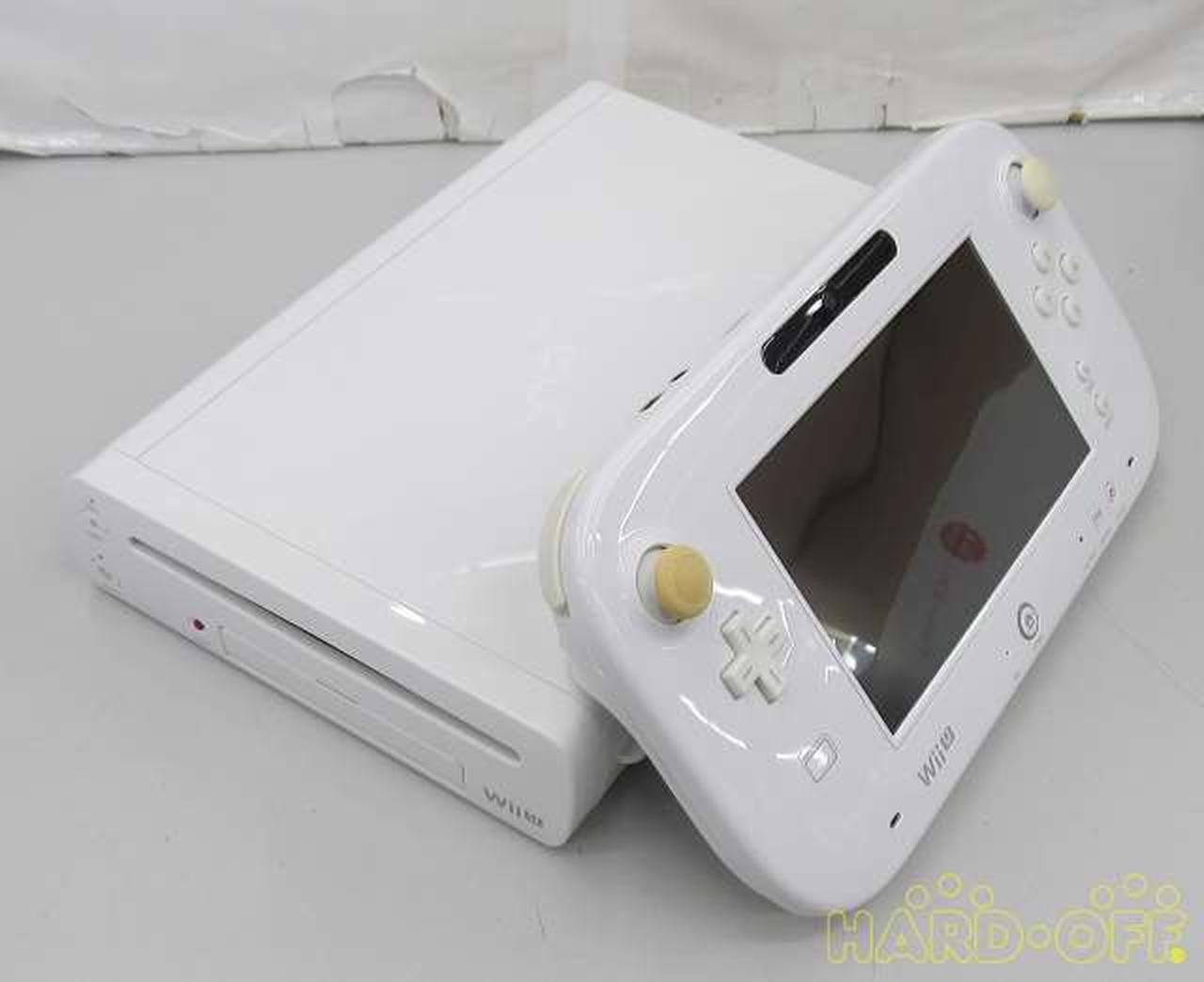 Wii U本体とWiiの本体とその他のプラグです Wii U本体とWiiの本体と