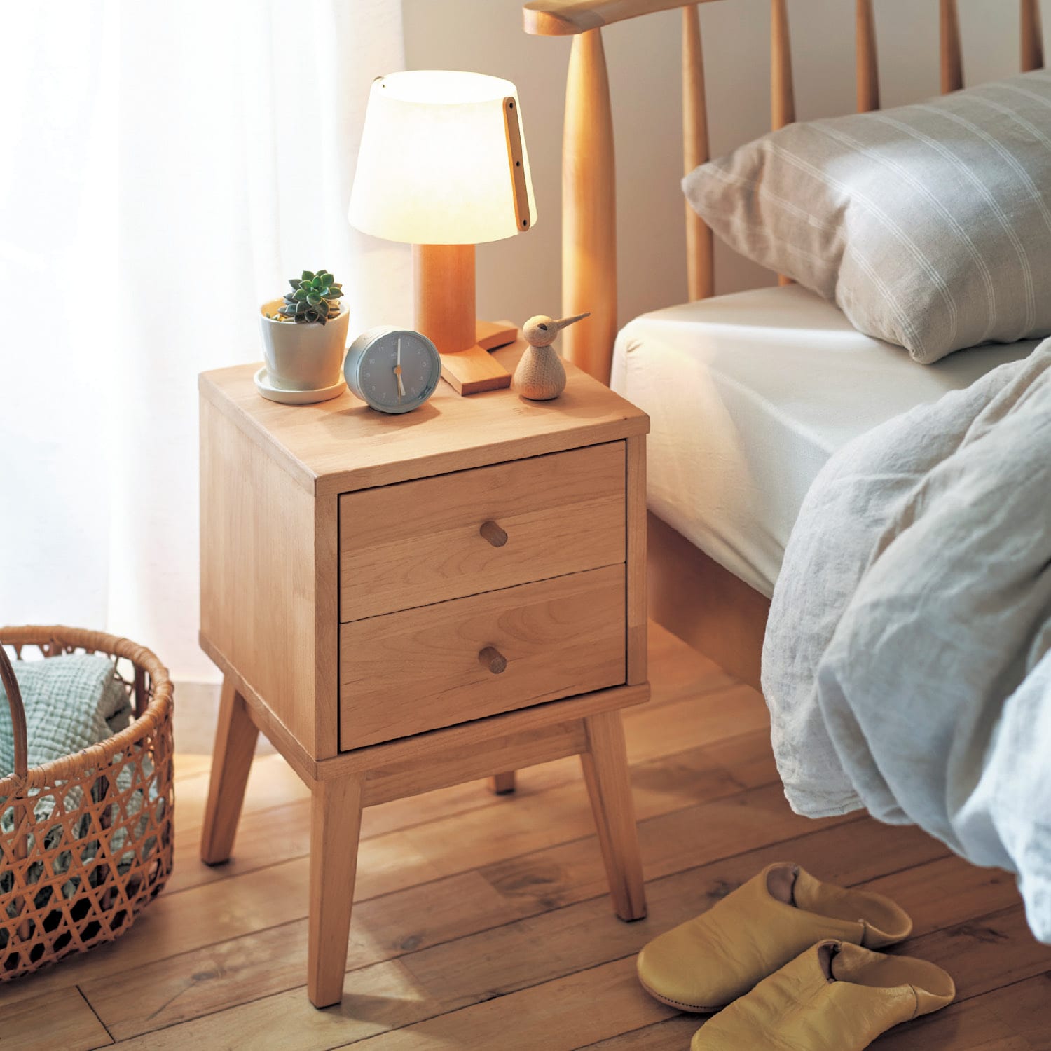 天然木アルダー材でつくったサイドチェスト（サイドテーブル/リビング