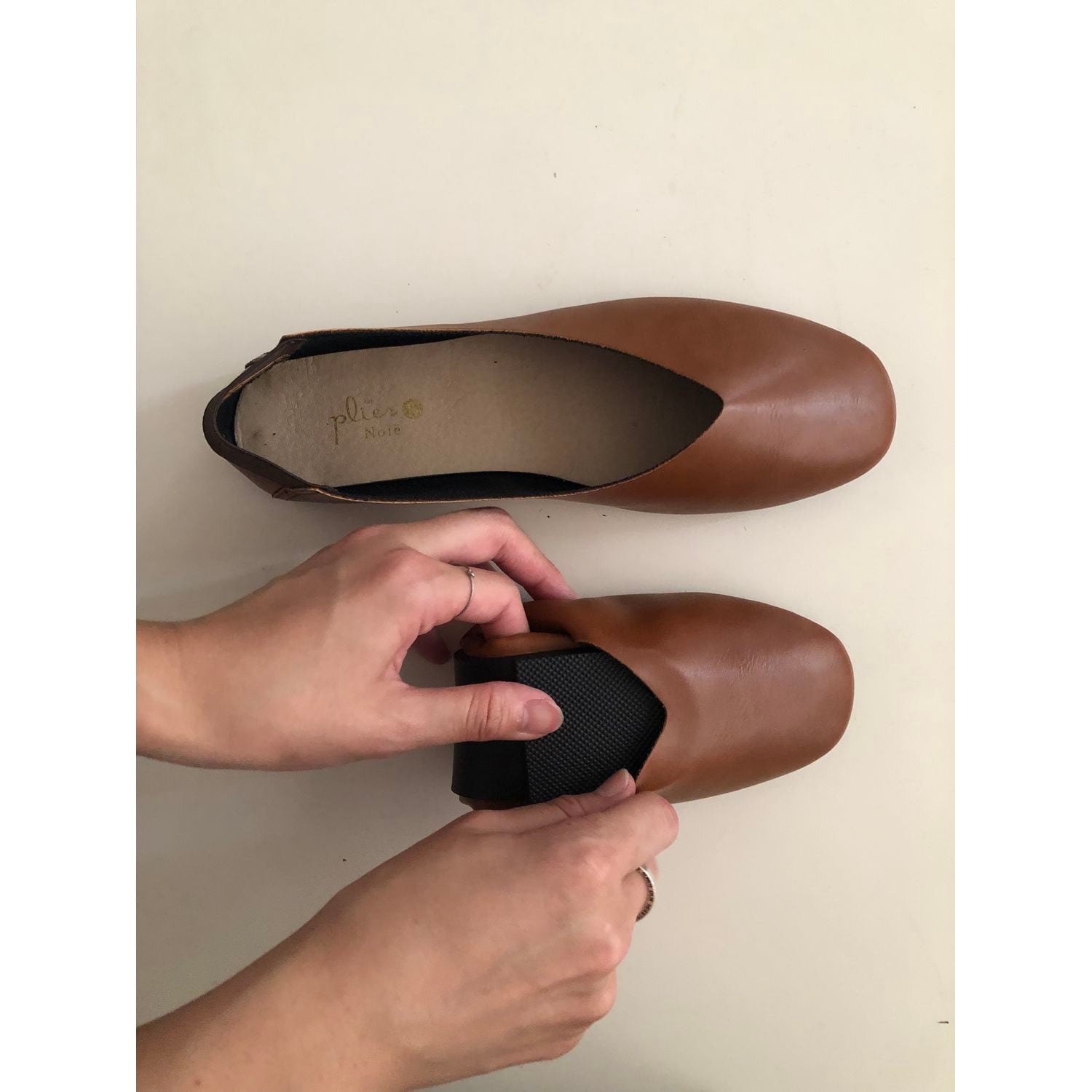 サッとしまえる携帯スリッポン”レプリエ ノイエ”（スリッパ/ルーム