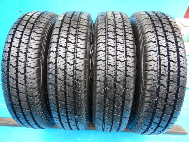 タイヤ溝たっぷりのダイハツハイゼット純正スチール入庫です