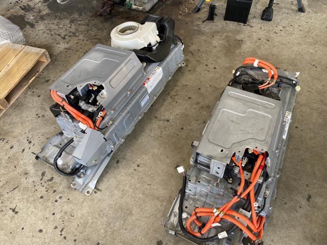 トヨタ SAI ハイブリッドバッテリー ボルテージセンサー 持ち込み交換