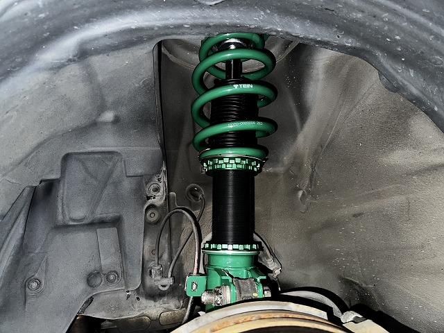 滋賀オートライフハノ スバル「レガシィB4」(BMG)のテイン「フレックス