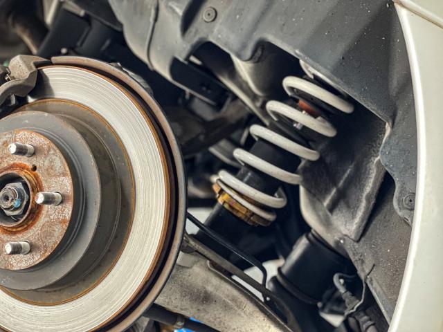 レガシィツーリングワゴン 持ち込みサスペンションキット作業｜グー