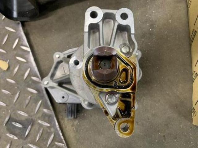 トヨタ ヴォクシー バルブリフトコントローラ交換｜グーネットピット